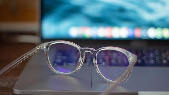 Bildschirmbrillen – arbeiten ohne Stress für die Augen - BGHW